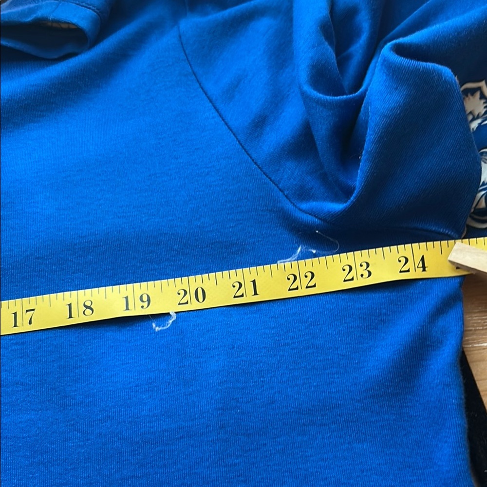 Chico's Royal Blue V-Neck Top with White Floral Design - Picture 9 of 9
